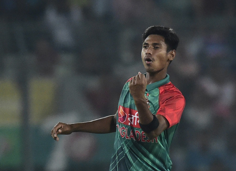 মুস্তাফিজের উইকেট, জয়ের পথে বাংলাদেশ