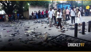 বেঙ্গালুরু কান্ডে মন খারাপ শচীন-কোহলিদের, কি হয়েছিল