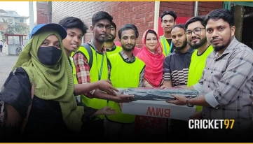 BCB presents umbrellas to students in charge of 'traffic'