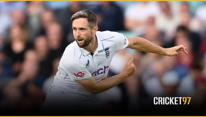 Bad light means Chris Woakes is bowling spin