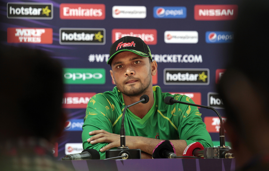 ব্যাটিংয়ে আর বিশটা রানের আক্ষেপ মাশরাফির