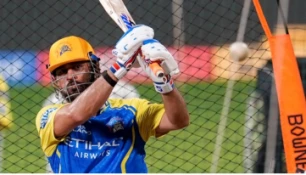 ধোনিকে নিয়ে অনিশ্চয়তায় চেন্নাই শিবির