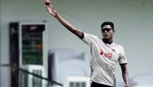 নাহিদের আগুনে বোলিংয়ে করাচিকে উড়িয়ে জালমির দাপুটে জয়