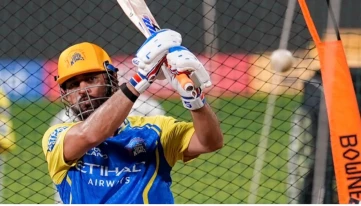 ধোনিকে নিয়ে অনিশ্চয়তায় চেন্নাই শিবির