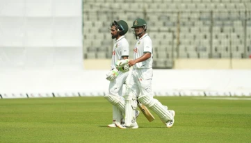 ব্যাটারদের ব্যর্থতার পর স্পিন ঘূর্ণিতে ম্যাচে ফিরলো বাংলাদেশ