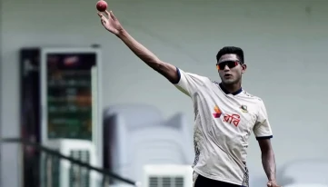 Nahids fiery bowling powers Zalmi to a dominant win over Karachi