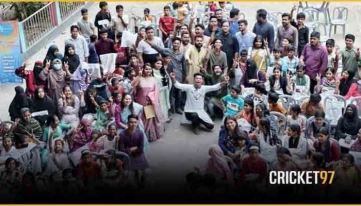 আসিফ আকবর,হাবিবুল বাশারের উপস্থিতিতে সুবিধাবঞ্চিত শিশুদের মাঝে ঈদ উপহার