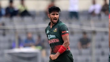 বাংলাদেশি পেসার খালেদ আহমেদের বোলিংয়ে ল্যাঙ্কাশায়ারের পতন