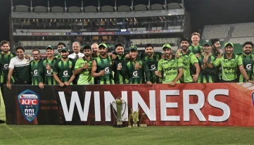 অস্ট্রেলিয়াকে গুঁড়িয়ে সিরিজ জিতল পাকিস্তান