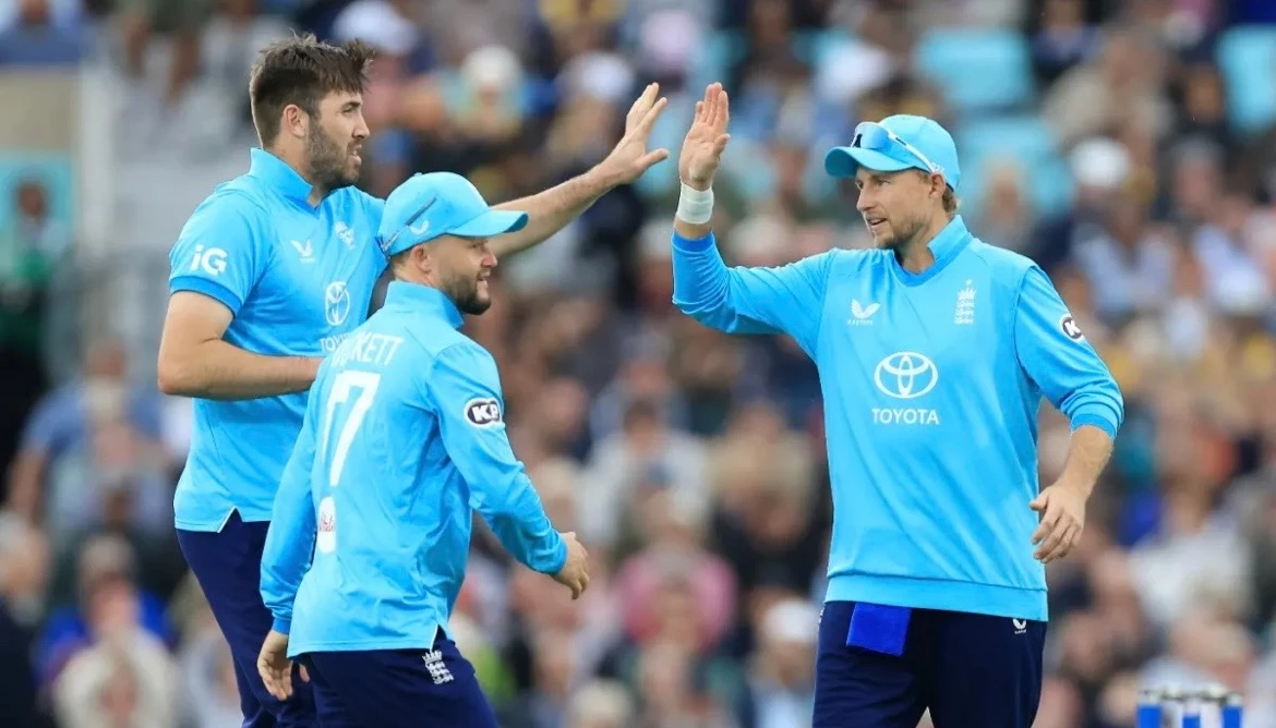 England beat Sri Lanka by 223 runs to win series 2-1